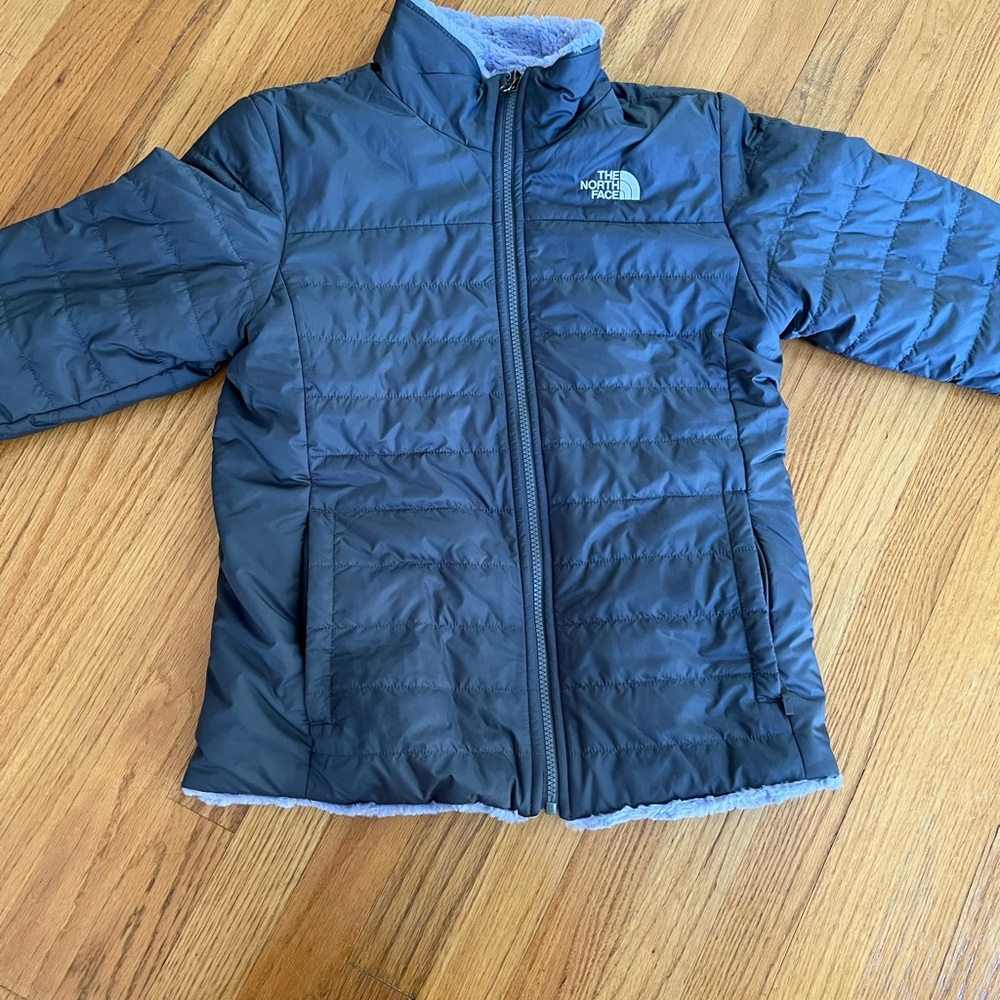 The North Face Girls Mossbud Reversible jacket in grey/purple.  size L.